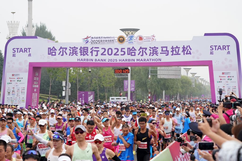 一份小吃、一张床、一个摊位：马拉松“跑暖”的民生经济