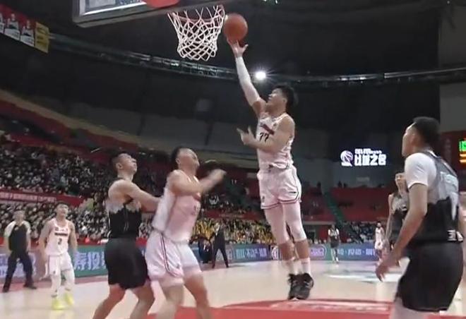 吉林41分惨败广东 吉伦沃特22+9黄荣奇20+6+5